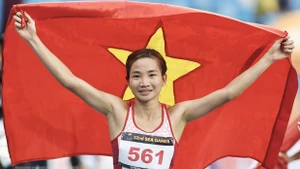 越南田径运动员阮氏莺在以35分11秒53的成绩夺得女子10000米比赛的冠军，拿下第32届东运会的第4枚金牌。
