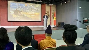 越南外交部常务副部长阮明宇在活动上发表讲话。（图片来源：越通社）