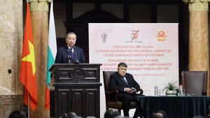 越共中央总书记苏林在保加利亚索非亚大学发表政策演讲。（图片来源：越通社）