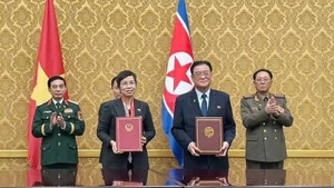 越南通讯社与朝鲜中央通讯社签署合作协议。（图片来源：越通社）