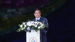 范明正总理在活动上发表讲话。