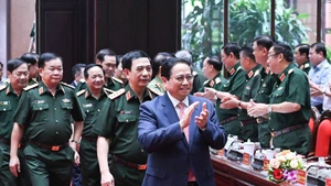 范明正总理出席2025年上半年全军军政会议。