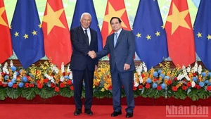 越南政府总理范明正与欧洲理事会主席安东尼奥·科斯塔。