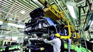 在庆和省顺北乡杜龙工业园区宁顺纺织印染有限责任公司，现代化设备系统正在运行，用于生产纺织印染产品。（阮成 摄）