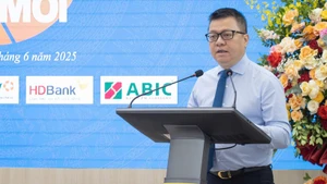 黎国明总编辑在启动仪式上发表讲话。
