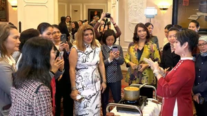 向美国外交界推广越南素食。（图片来源：越通社）