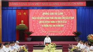 越共中央总书记苏林在会上发表讲话。
