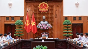 范明正总理主持会议。