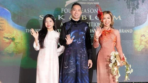 杜郑怀南设计师、杜宝玉导演及 Flora Haven 代表美妮·鸳泰携手呈现一场成功的艺术盛事。