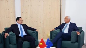 范明正总理会见欧洲理事会主席安东尼奥·科斯塔。（图片来源：越通社）