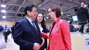 范明正总理与联合国贸易和发展会议秘书长丽贝卡·格林斯潘会面。（图片来源：越通社）