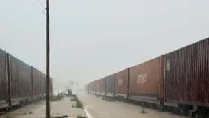 受中部地区洪涝灾害影响，铁路部门已被迫暂停大量车次。