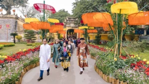 河内首次在升龙皇城内举办春节花街。