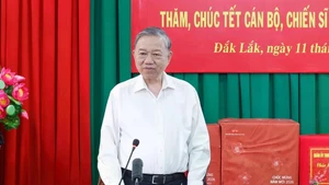 苏林总书记在活动上发表讲话。