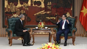 越南政府总理范明正会见印度尼西亚共和国驻越南特命全权大使亚当·穆拉瓦尔曼·图吉奥。