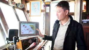 渔民主动安装航行辅助设备，以应对海上可能出现的VMS系统连接问题。