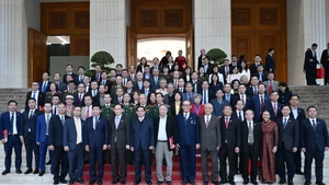 范明正总理与各位代表出席仪式。