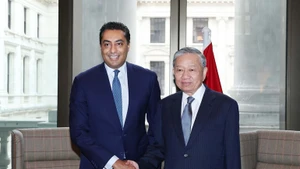 越共中央总书记苏林与渣打银行英国首席执行官赛夫·马利克会见。