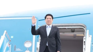 越南国家主席梁强启程赴韩国出席2025年APEC会议周。