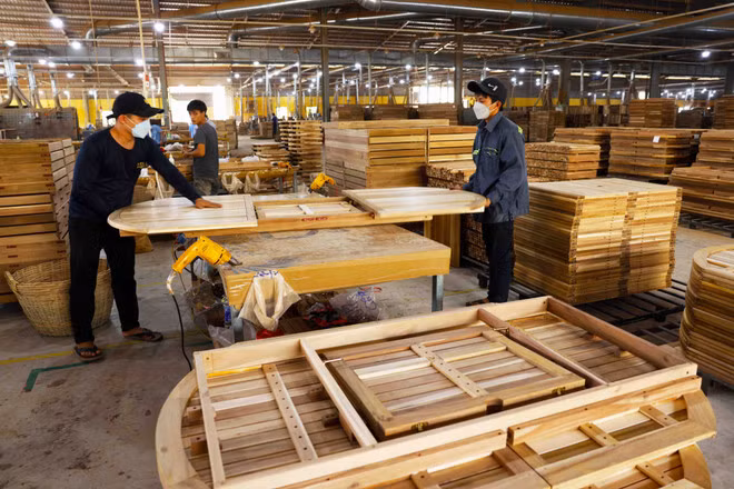 向欧洲市场提供木制品的平定省德全公司。(图片来源:越通社) 向欧洲市场提供木制品的平定省德全公司。(图片来源:越通社)