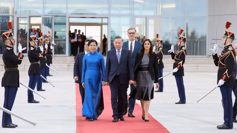 越共中央总书记、国家主席苏林及夫人圆满结束对法国的正式访问。（图片来源：越通社）