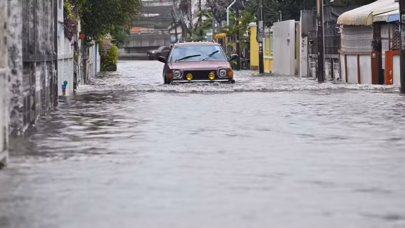 泰国曼谷暴雨引发洪涝灾害。（图片来源：新华社）