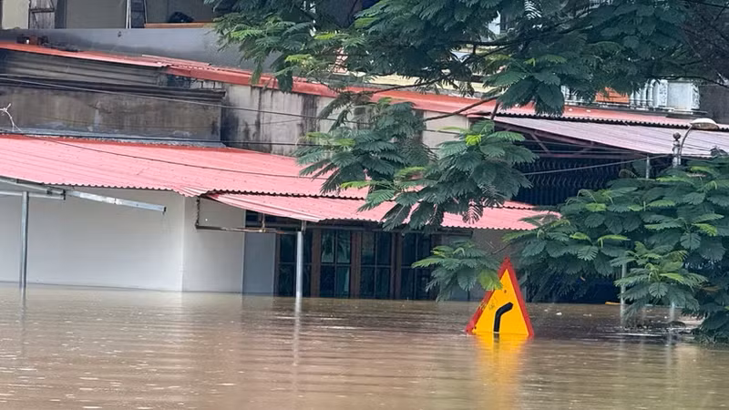 暴雨洪涝造成严重损失 超1.6万间房屋被淹。（图片来源：越通社）