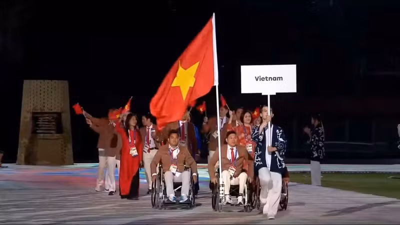 越南残疾人体育代表团登场。（组委会供图）