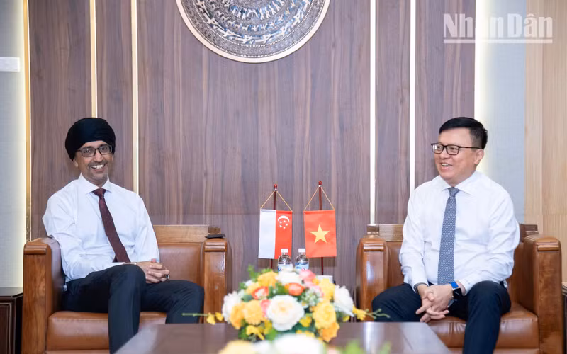 黎国明总编辑会见拉杰帕尔·辛格大使。（明维 摄）