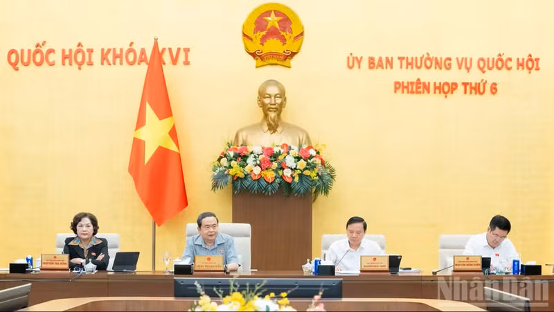 国会主席陈青敏在会上发表讲话。（维灵 摄）