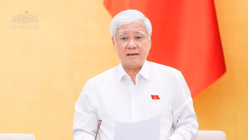 国会常务副主席杜文战在会议上发表讲话。（图片来源：国会门户网站）