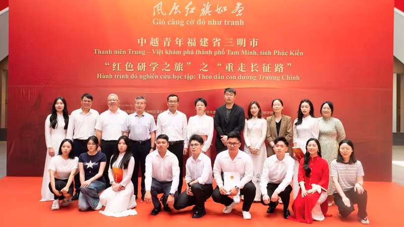 与会代表合影留念。