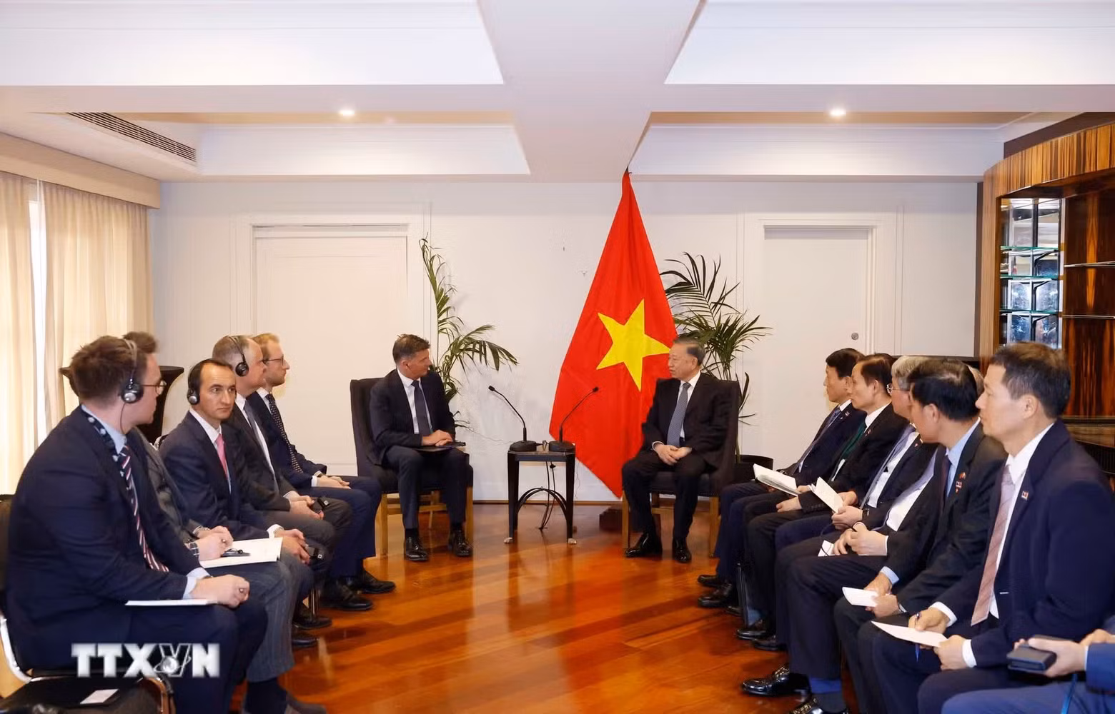 tong-bi-thu-chu-tich-nuoc-to-lam-tiep-chu-tich-dang-tu-do-australia2.jpg