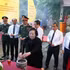 越南政府副总理、中央书记处书记、国家烈士遗骸寻找、归集和身份确认指导委员会主任范氏清茶和各位代表在烈士遗骸搜寻发掘前向各位英烈进香。