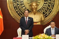 国会副主席陈光方在会见中讲话。