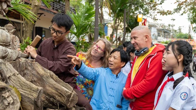 在越南旅游的国际游客。