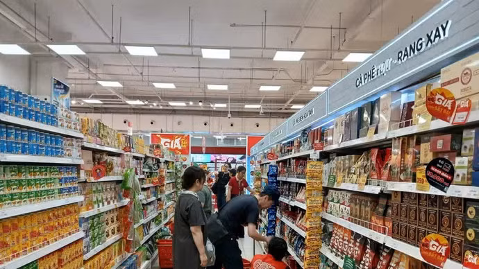 2026年前5个月，岘港市社会消费品零售总额预计达到68.464万亿越盾，占商品零售总额和消费服务收入总额的57.9%，同比增长22.1%。（图片来源：越通社）