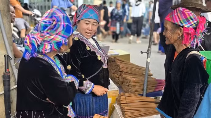 每逢集市，都是各民族同胞相聚交流、增进情谊的重要时刻。（图片来源：越通社）