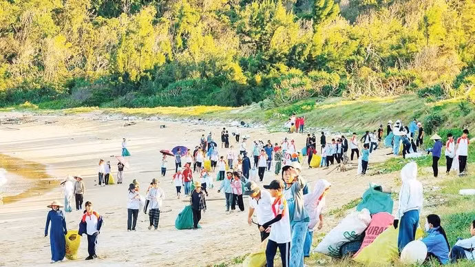 垃圾收集活动得到了当地居民和到访姑苏特区游客的热烈支持