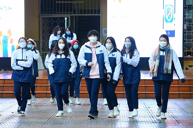 河内市初中生和高中生正式返校上课（组图） ảnh 9