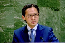 越南常驻联合国代表团团长杜雄越在会上发表讲话。（图片来源：越通社）