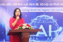 越南工商联合会九龙江三角洲分会副主任武氏秋香在仪式上致辞。（图片来源：越通社）