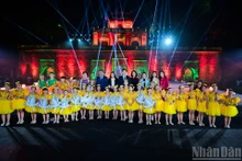 党、国家与河内市领导人出席2025年升龙—河内节开幕式。