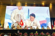 越南公安部部长梁三光出席会议。