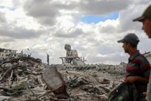 加沙地带汗尤尼斯冲突中损毁的建筑物。（图片来源：新华社/越通社）