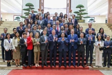 范明正总理与欧盟-东盟商务理事会和越南欧洲商会代表。（图片来源：越通社）