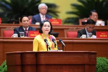 越共中央委员、国会党委常务委员会委员、国会副主席阮氏青在会上发言。