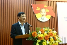 越南科学与技术部副部长裴世维发表讲话。(图片来源:政府网)