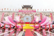 北宁省西安子春季庙会开庙仪式。（邓江 摄）