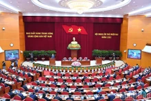 越共第十三届中央委员会第十二次全体会议在河内市隆重开幕。 